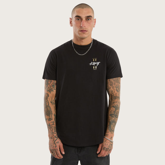 Model wears Stride Dual Curved Tee Jet Black T-Shirts Black – image 3