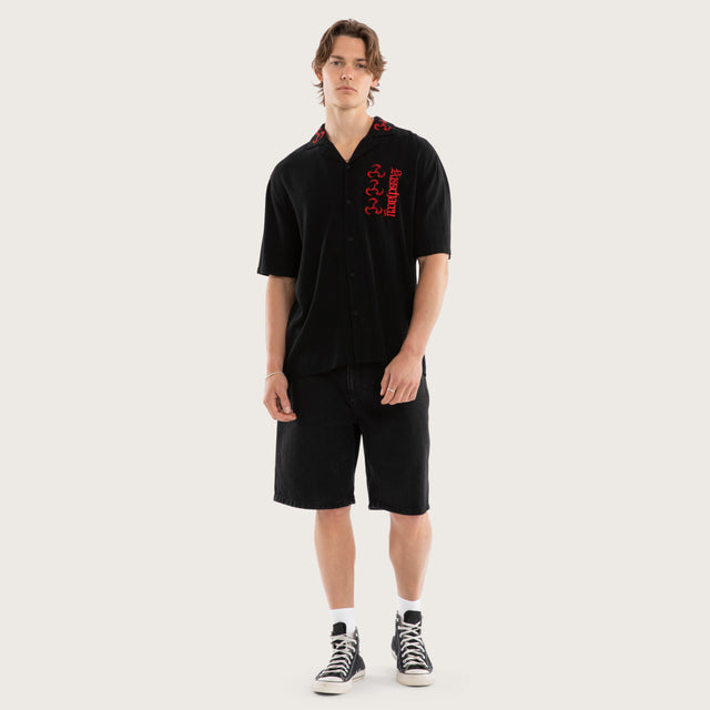 Model wears Shadowrun SS Button Up Shirt Jet Black Short Sleeve Shirts Black – image 5