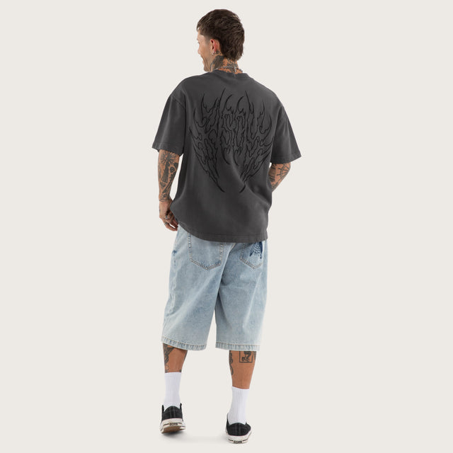 Model wears Crossfade Loopback Street Tee Pigment Grey T-Shirts in Grey - Image 5