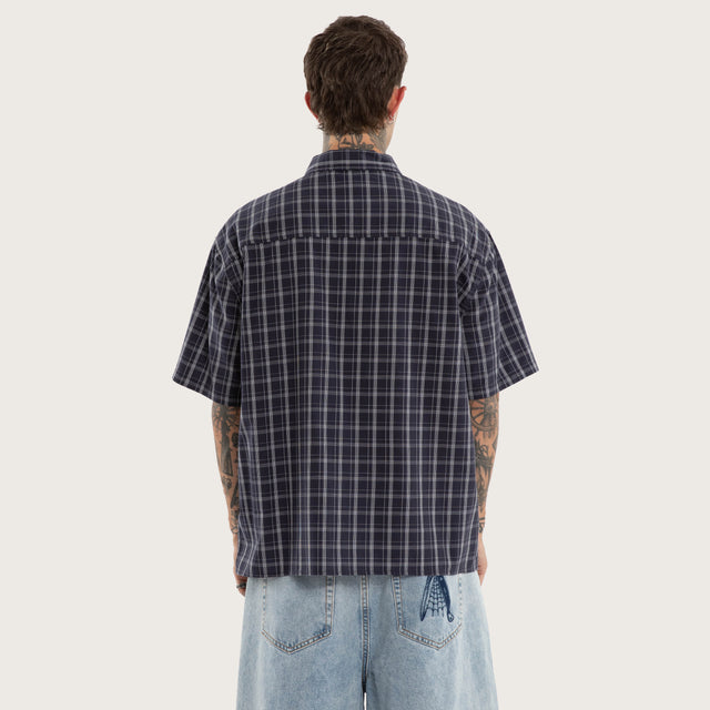 Model wears Graphite Skate Short Sleeve Shirt Graphite Check in Black - Image 5