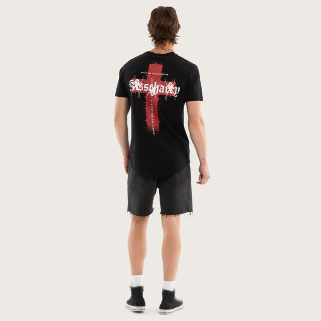 Model wears Thunder Curved Hem Tee Jet Black T-Shirts in Black - Image 4