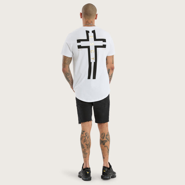 Model wears Rain Curved Hem Tee Optical White T-Shirts in White - Image 5