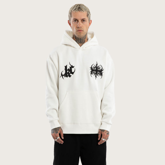 Model wears Thrash Relaxed Hoodie Natural White Hoodies White – image 3