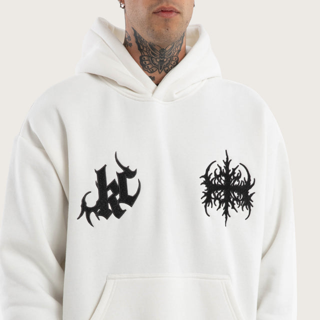 Model wears Thrash Relaxed Hoodie Natural White Hoodies White – image 4