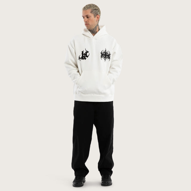 Model wears Thrash Relaxed Hoodie Natural White Hoodies White – image 2