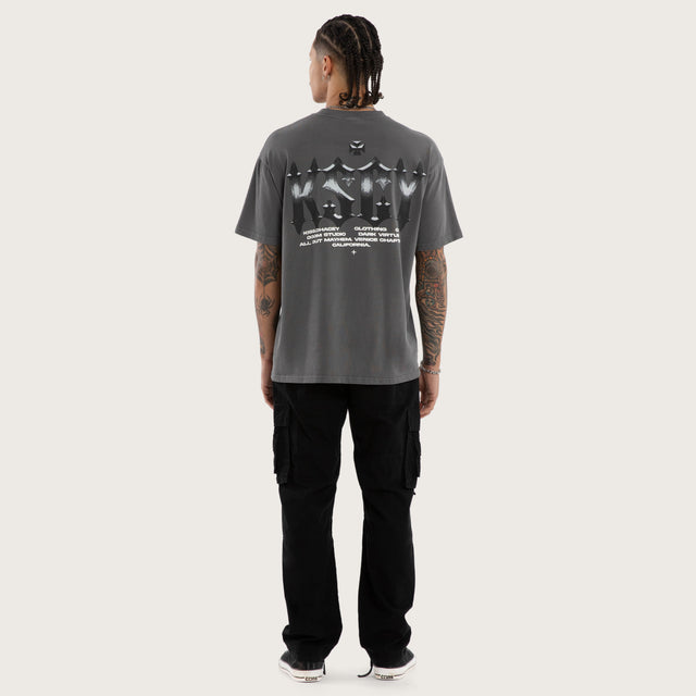 Model wears Chrome Relaxed Tee Pigment Charcoal T-Shirts Grey – image 5