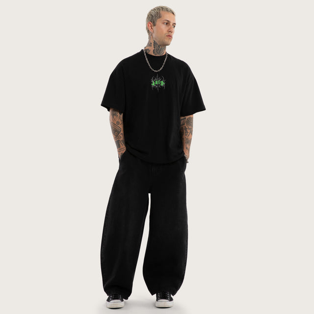 Model wears Sawtooth Street Tee Jet Black T-Shirts Black – image 2
