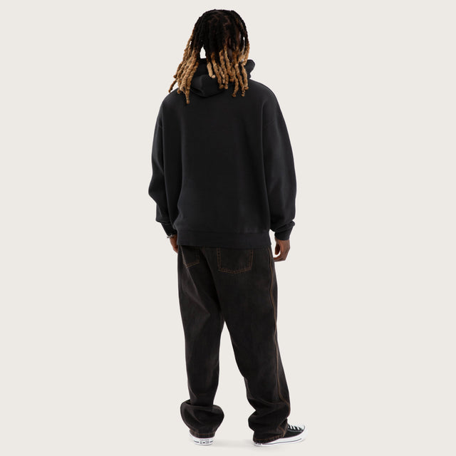 Model wears Scratch Oversized Hoodie Pigment Anthracite Hoodies Black – image 5