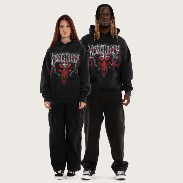 Model wears Scratch Oversized Hoodie Pigment Anthracite Hoodies Black – image 7