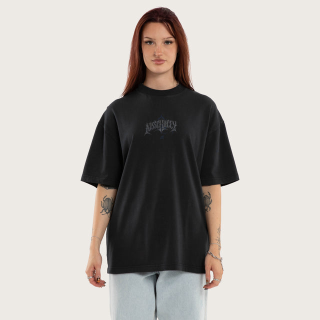 Model wears Vice Street Tee Pigment Anthracite T-Shirts Black – image 4