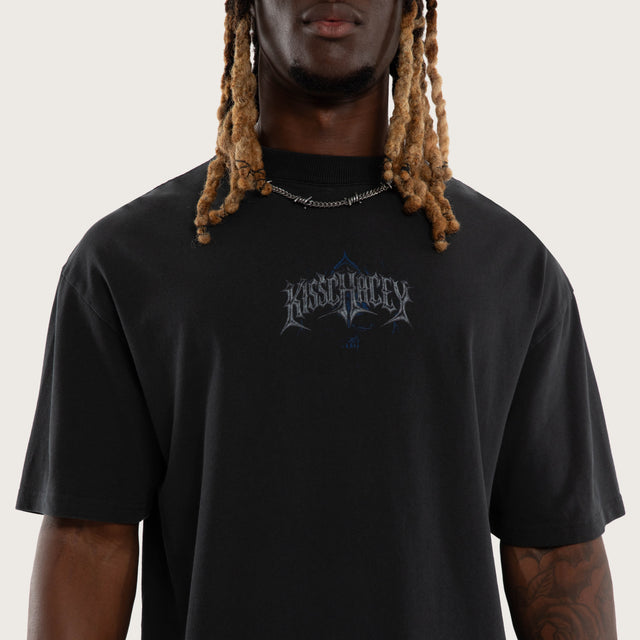 Model wears Vice Street Tee Pigment Anthracite T-Shirts Black – image 3