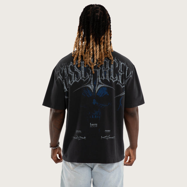 Model wears Vice Street Tee Pigment Anthracite T-Shirts Black – image 2