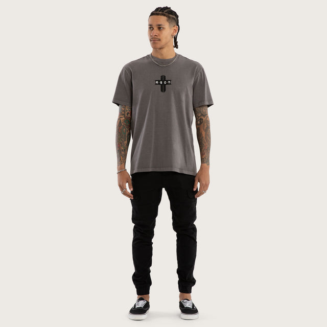 Model wears Endeavour Relaxed Tee Pigment Grey T-Shirts in Grey - Image 2