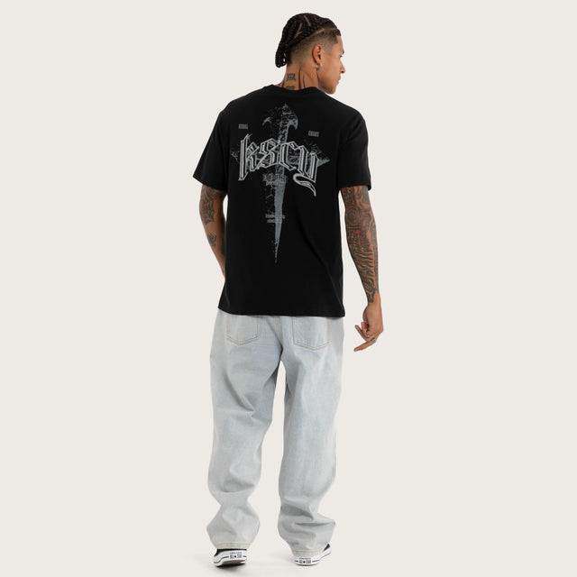 Model wears Immersion Relaxed Tee Jet Black T-Shirts in Black - Image 4