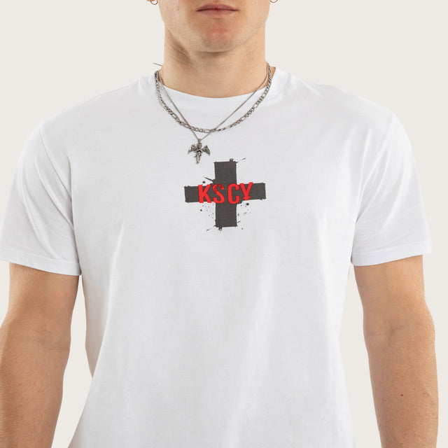 Model wear Arizona Standard Tee Optical White T-shirts in White - Image 3