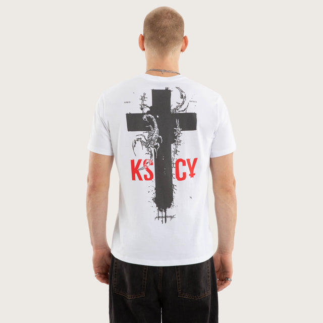 Model wear Arizona Standard Tee Optical White T-shirts in White - Image 1