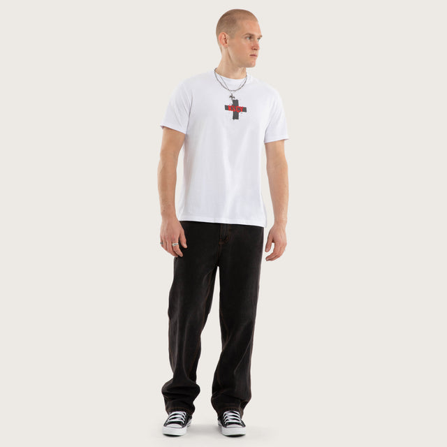 Model wear Arizona Standard Tee Optical White T-shirts in White - Image 5