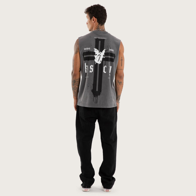 Model wears Infernal Relaxed Fit Muscle Pigment Charcoal Muscle Tees Grey – image 4