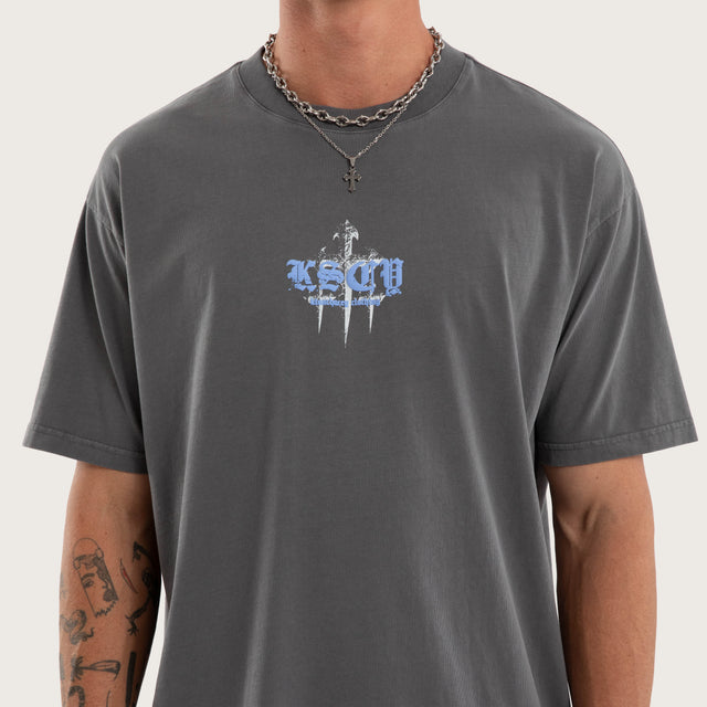 Model wears Obscurity Box Fit Tee Pigment Charcoal T-Shirts Grey – image 3