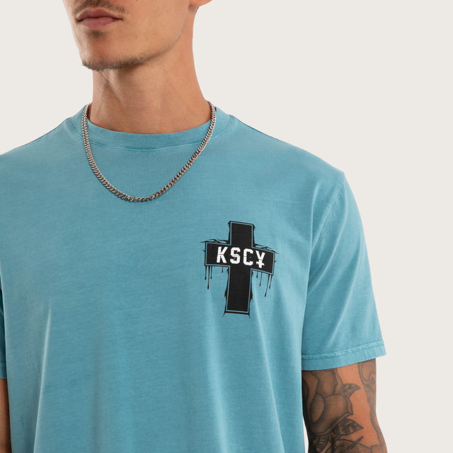Model wears Ritualistic Dual Curved Tee Pigment Cameo T-Shirts Grey – image 3