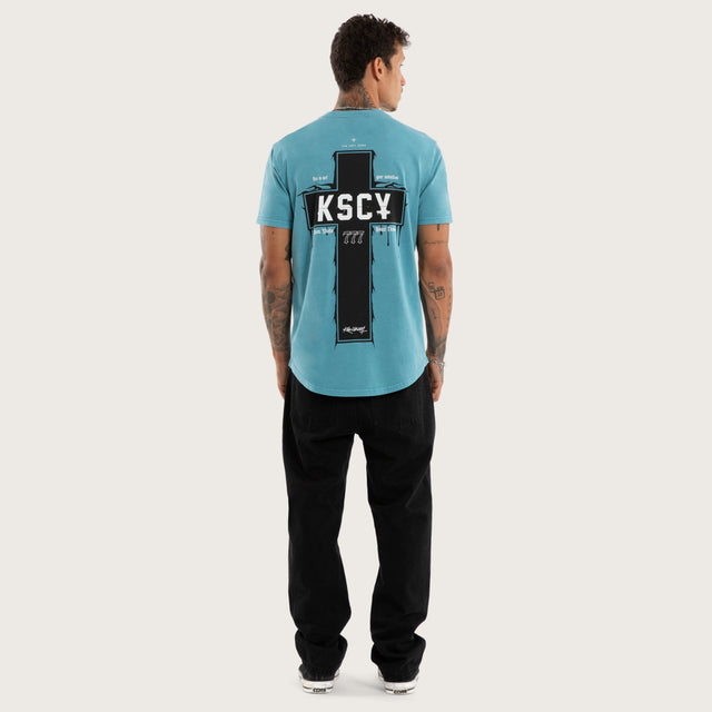Model wears Ritualistic Dual Curved Tee Pigment Cameo T-Shirts Grey – image 4