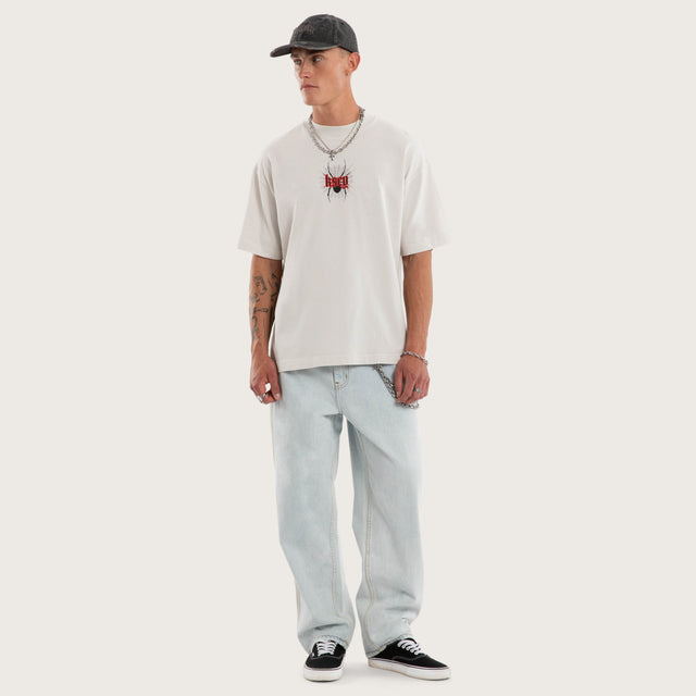 Model wears Monolithic Street Tee Glacier Grey T-Shirts Grey – image 12