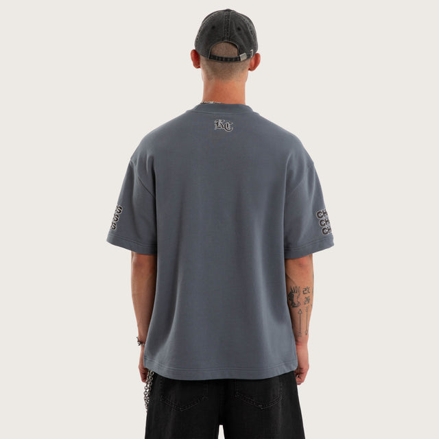Model wears Abrasion Loopback Street Tee Stormy Weather T-Shirts Grey – image 3