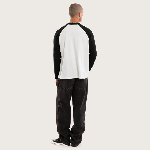 Model wears Scenic Raglan Crew Longsleeve Tee White and Jet Black Longsleeve T-Shirts Black – image 4
