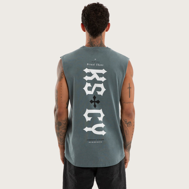 Model wears Resonance Dual Curve Muscle Pigment Stormy Weather Muscle Tees Grey – image 1