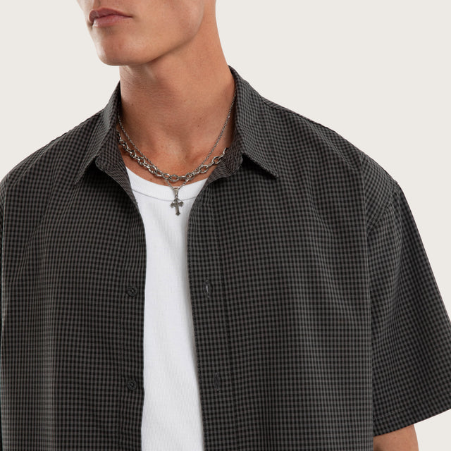 Model wears Pulse SS Shirt Grey Check Short Sleeve Shirts Grey – image 2
