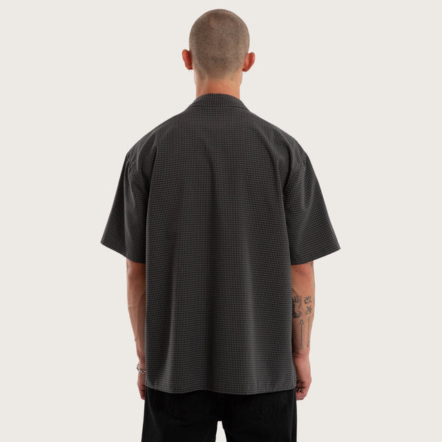 Model wears Pulse SS Shirt Grey Check Short Sleeve Shirts Grey – image 3