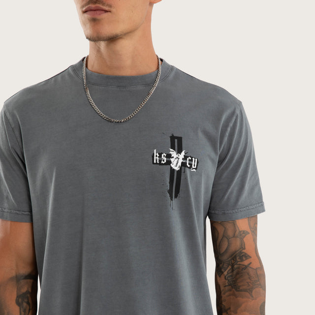 Model wears Ethereal Dual Curved Tee Pigment Dark Slate T-Shirts Grey – image 3