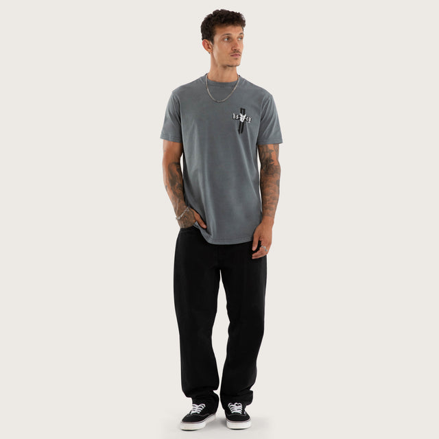 Model wears Ethereal Dual Curved Tee Pigment Dark Slate T-Shirts Grey – image 5