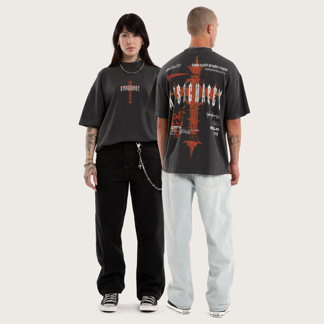 Model wears Cathartic Street Tee Pigment Black T-Shirts Black – image 4