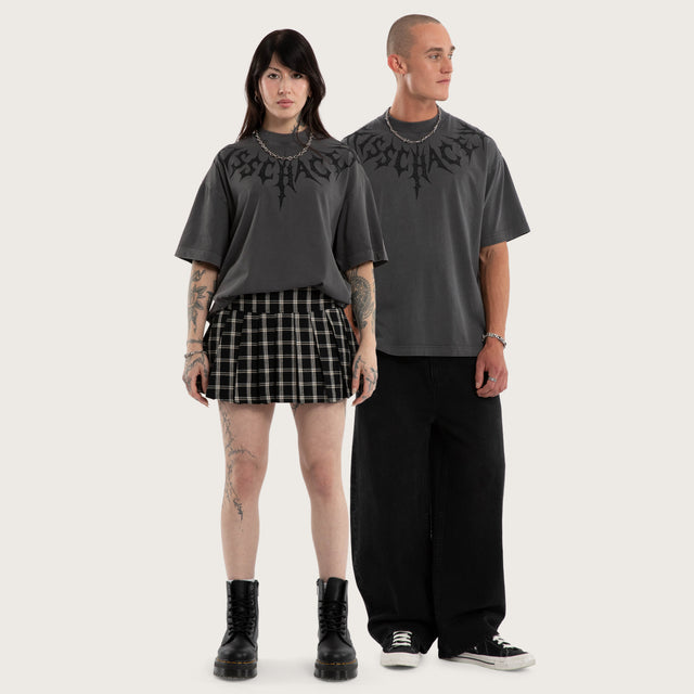 Model wears Saga Street Tee Pigment Asphalt T-Shirts Grey – image 4
