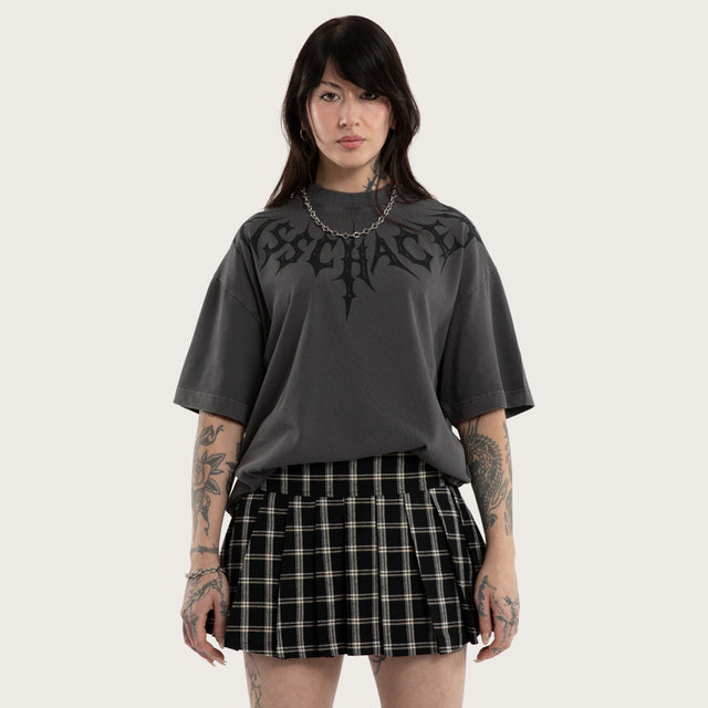 Model wears Saga Street Tee Pigment Asphalt T-Shirts Grey – image 3