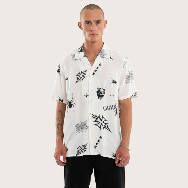 Model wears Torrent SS Resort Shirt White Print Short Sleeve Shirts White – image 1