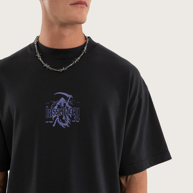 Model wears Grim Street Tee Pigment Anthracite T-Shirts in Black - Image 3