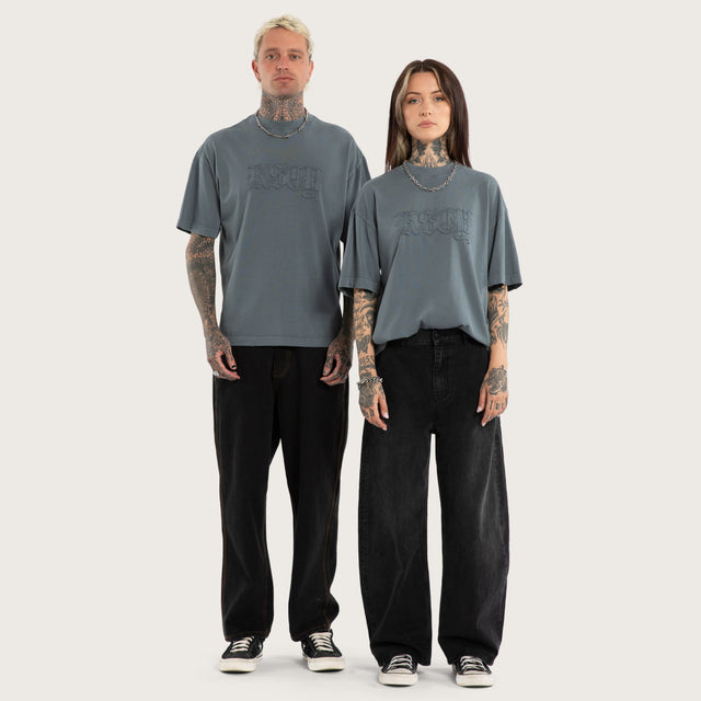 Model wears Oblivion Street Tee Pigment Stormy Weather T-Shirts Blue – image 4
