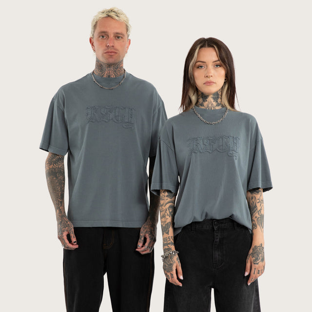 Model wears Oblivion Street Tee Pigment Stormy Weather T-Shirts Blue – image 1