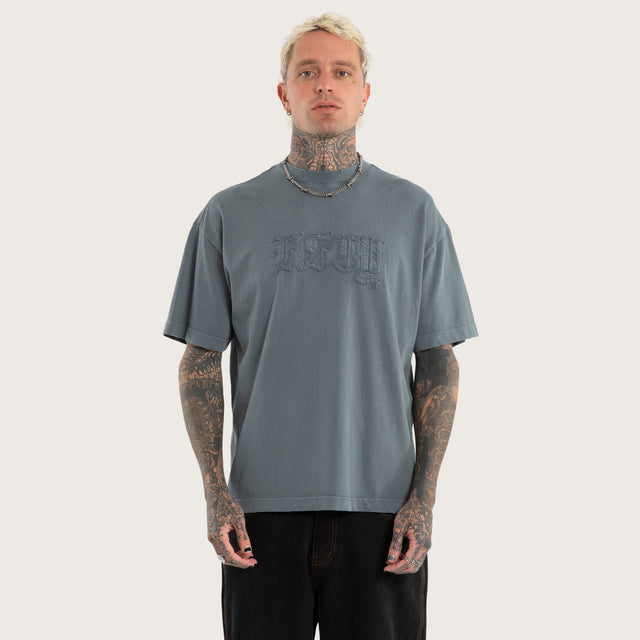 Model wears Oblivion Street Tee Pigment Stormy Weather T-Shirts Blue – image 5