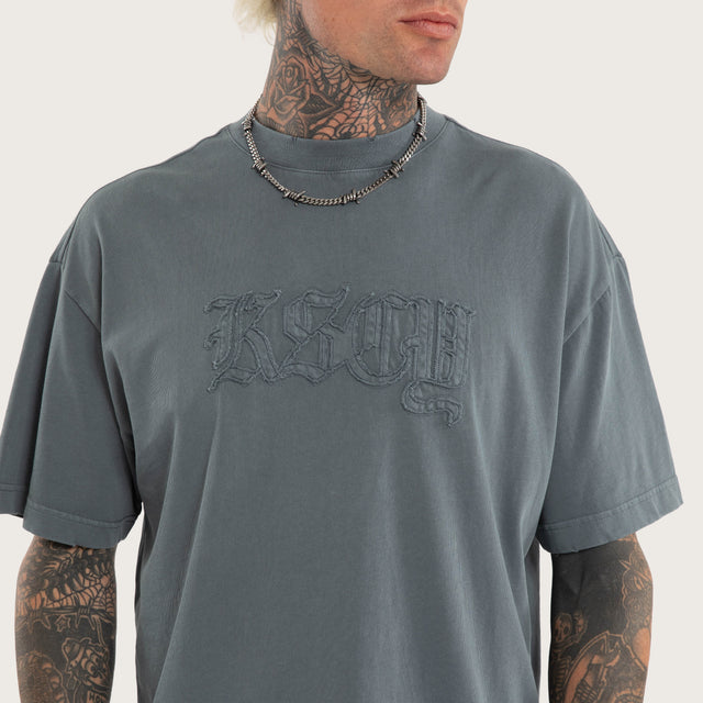 Model wears Oblivion Street Tee Pigment Stormy Weather T-Shirts Blue – image 2