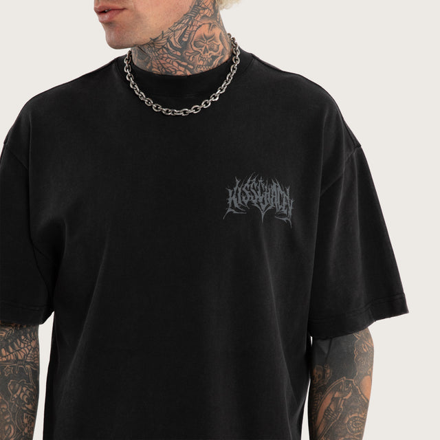 Model wears Exosystem Street Tee Mineral Black T-Shirts Black – image 5