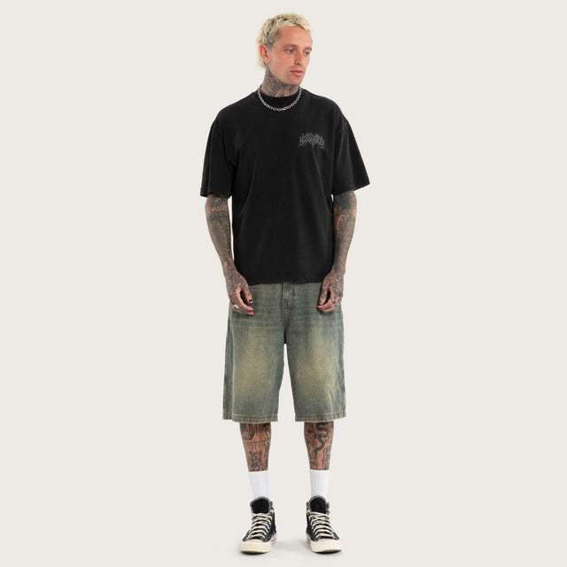 Model wears Exosystem Street Tee Mineral Black T-Shirts Black – image 7