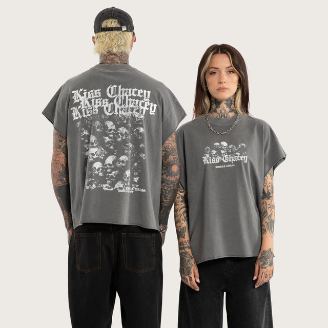 Model wears Crushed Relaxed Muscle Pigment Frost Grey Muscle Tees Grey – image 1