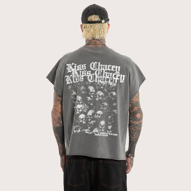 Model wears Crushed Relaxed Muscle Pigment Frost Grey Muscle Tees Grey – image 3