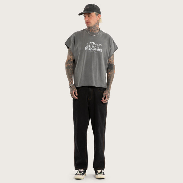 Model wears Crushed Relaxed Muscle Pigment Frost Grey Muscle Tees Grey – image 7