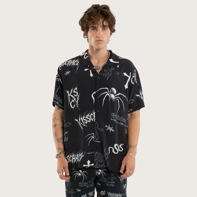 Model wears Haunting Relaxed Short Sleeve Shirt Anthracite Black Short Sleeve Shirts in Black - Image 1