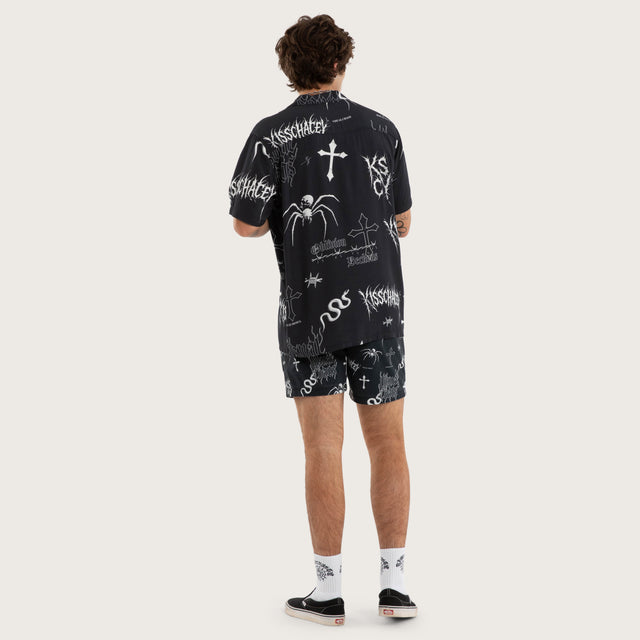 Model wears Haunting Relaxed Short Sleeve Shirt Anthracite Black Short Sleeve Shirts in Black - Image 5