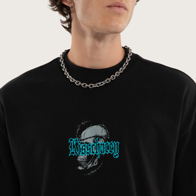 Model wears Venting Street Tee Black T-Shirts in Black - Image 4
